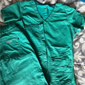 med couture women’s scrub set